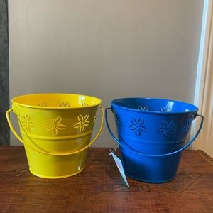 Metal buckets with flower cutouts (set of 2)